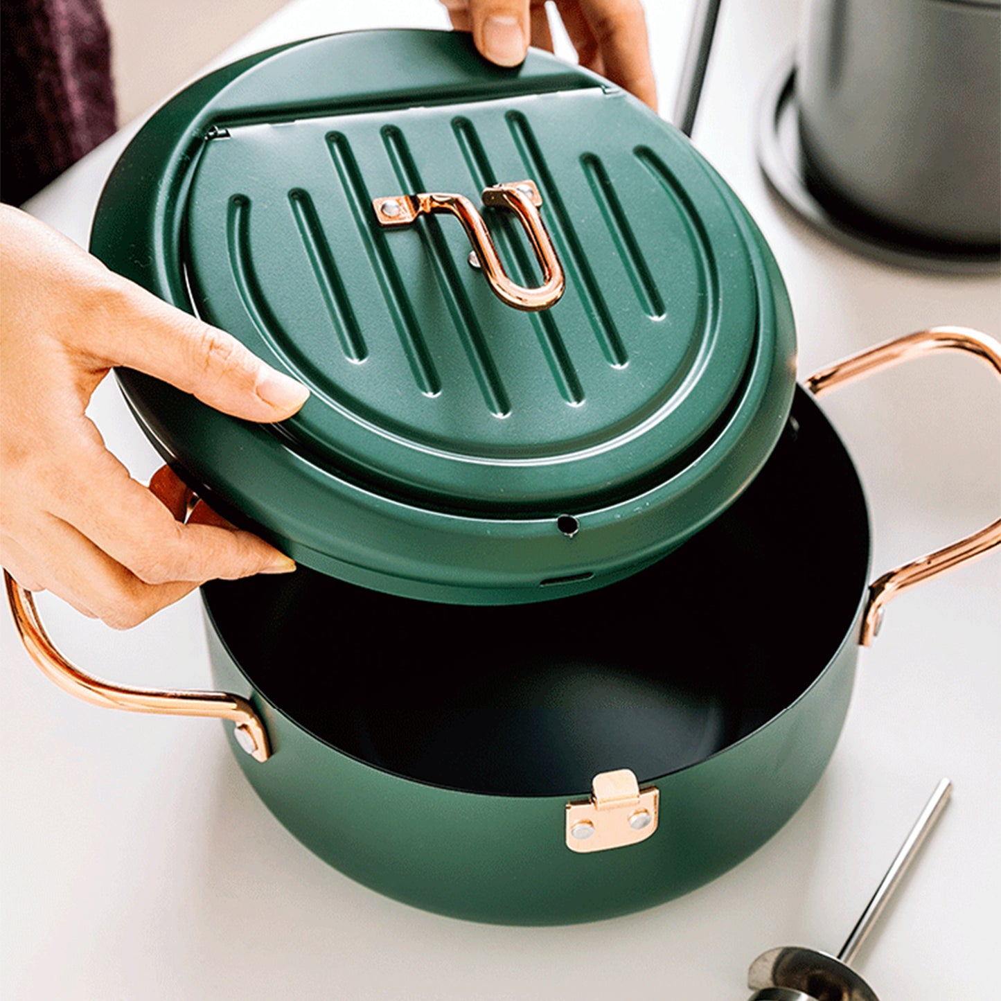 CYRDER Deep Fryer Pot, 4.3L/11 Inch Japanese Tempura Frying Pot with Fahrenheit Thermometer, Nonstick Carbon Steel Oil Fryer, for Tempura/Frech/Fish/Chicken Fries, Easy Clean
